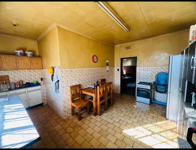 5 BEDROOM HOUSE FOR SALE IN SPRINGS CENTRAL